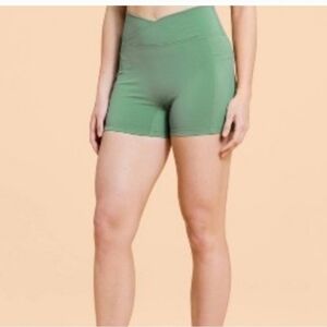 Blogilates Women's Criss Cross Scrunch Biker Shorts Green New With Tags XL